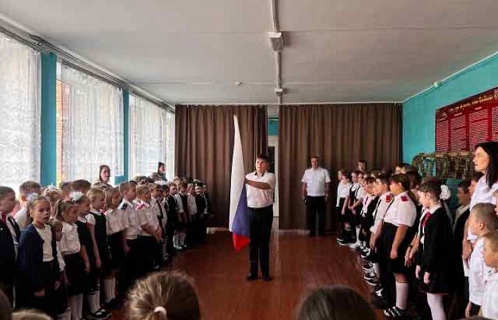 Поднятие государственного флага 08.09.2025