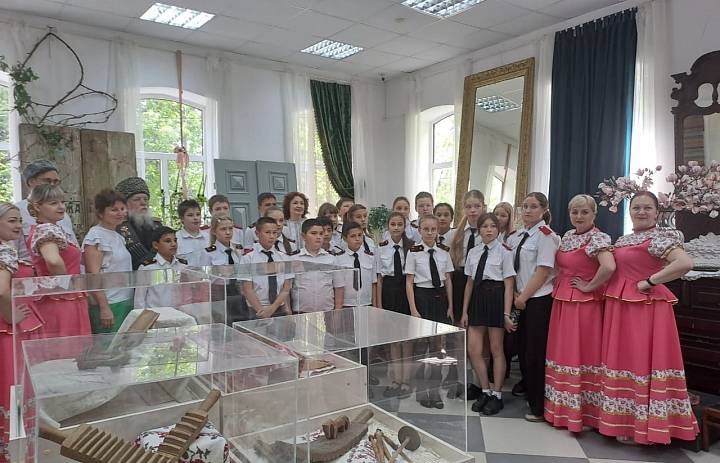 Открытие выставки "Традиции ткачества Кубани. От прядева до полотна" 
